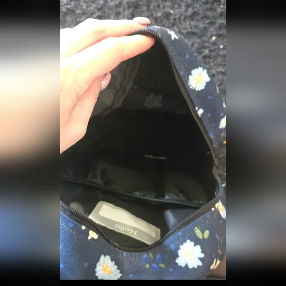 Backpack - Picture 5 of 6